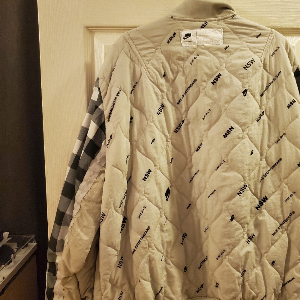 Nike Jacket - Picture 10 of 13